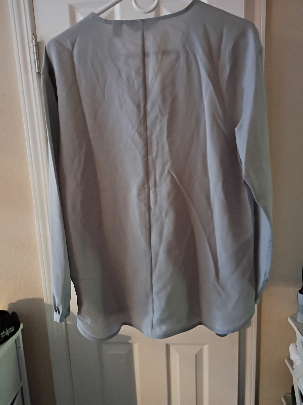 Lands' End Light Gray V-Neck Long-Sleeve Blouse with Shoulder Buttons - Picture 2 of 5